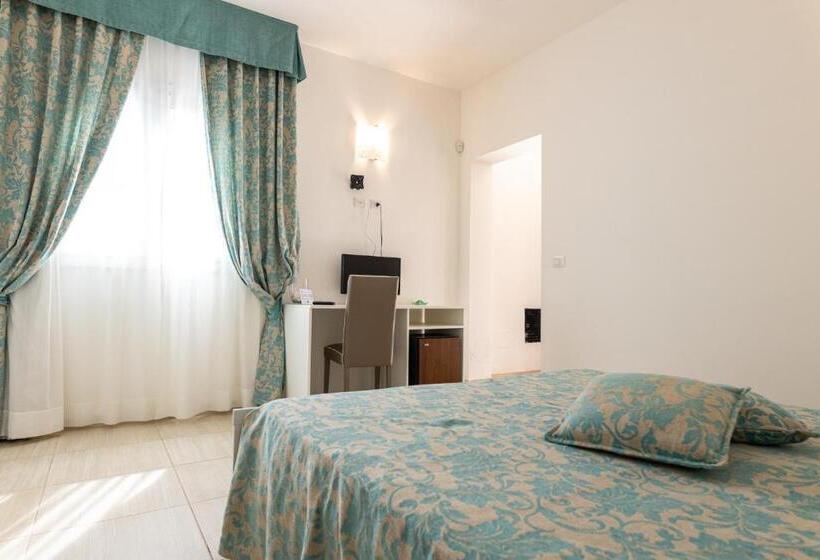 غرفة سوبيريور مطلة على حمام السباحة, Stella Marina B&b