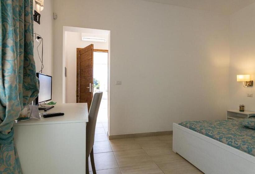 Номер Superior Вид на Бассейн, Stella Marina B&b