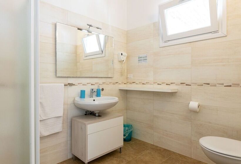 غرفة سوبيريور مطلة على حمام السباحة, Stella Marina B&b