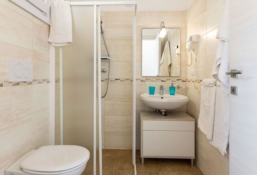 غرفة سوبيريور مطلة على حمام السباحة, Stella Marina B&b