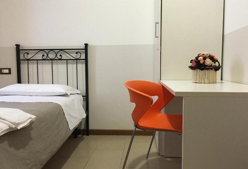 اتاق استاندارد یک نفره, L'archetto