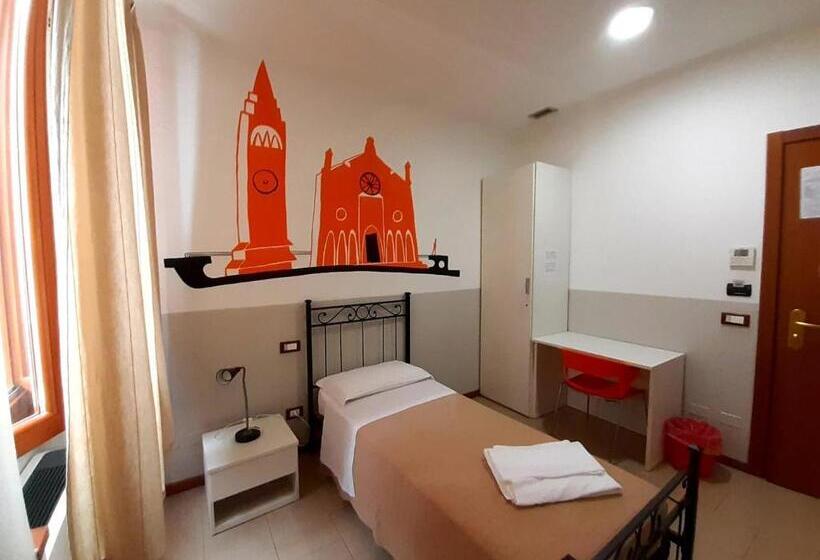 اتاق استاندارد یک نفره, L'archetto