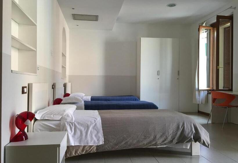 تختخواب در اتاق مشترک, L'archetto