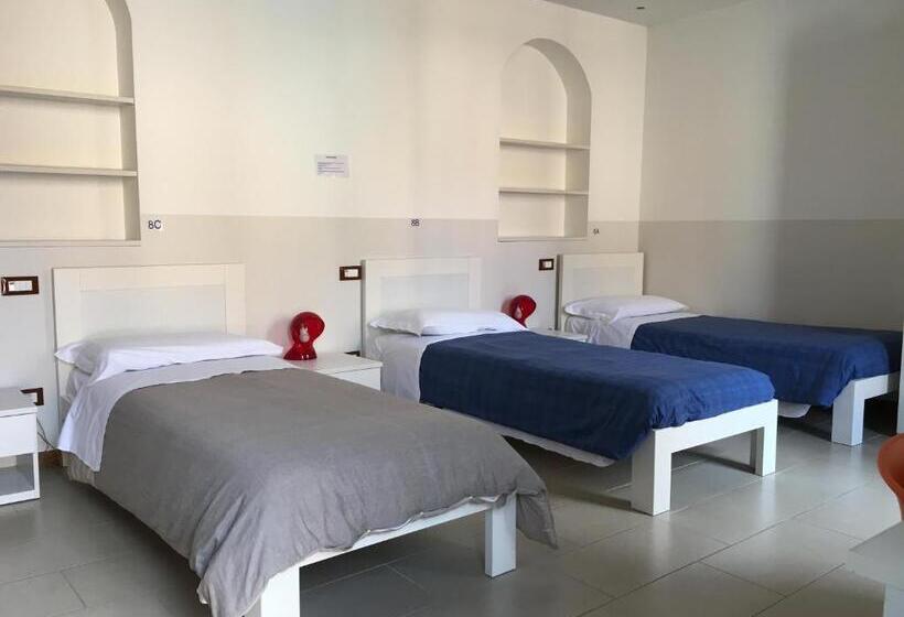 تختخواب در اتاق مشترک, L'archetto