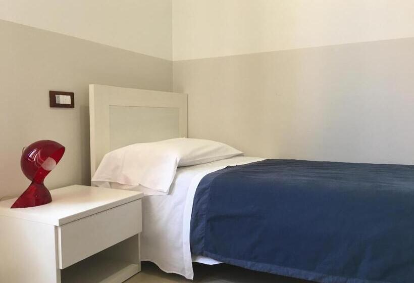 اتاق استاندارد سه نفره, L'archetto