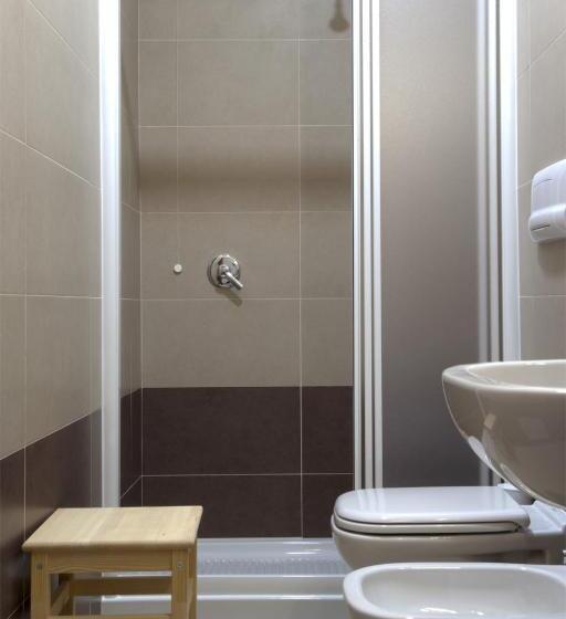 اتاق استاندارد چهارنفره با بالکن, L'archetto