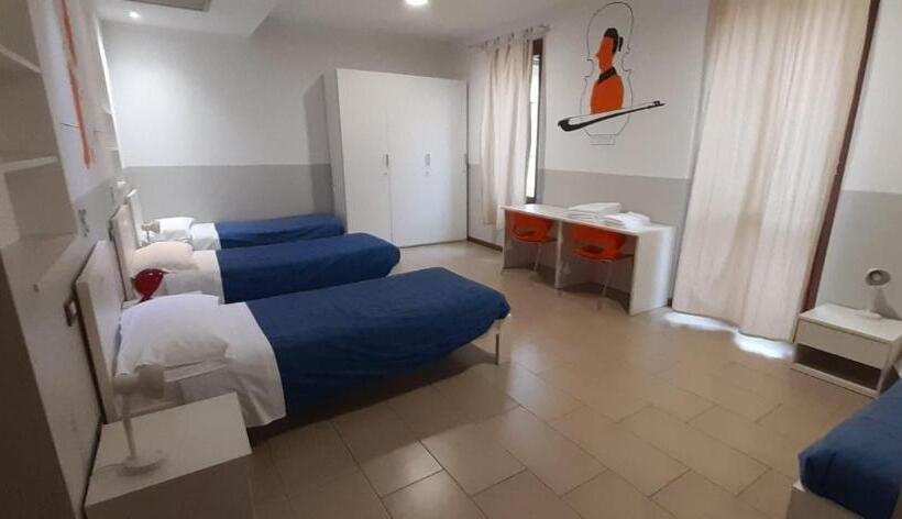 اتاق استاندارد چهارنفره با بالکن, L'archetto