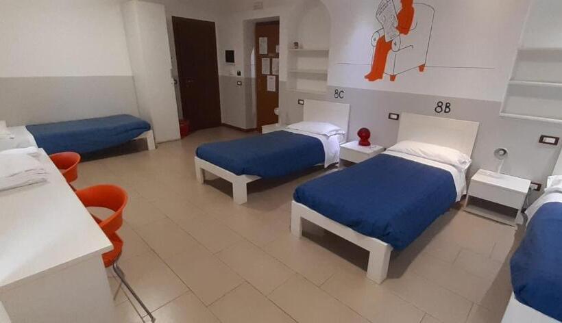 اتاق استاندارد چهارنفره با بالکن, L'archetto