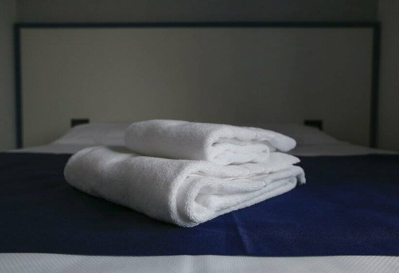 스탠다드 룸, Alex & Lorenz