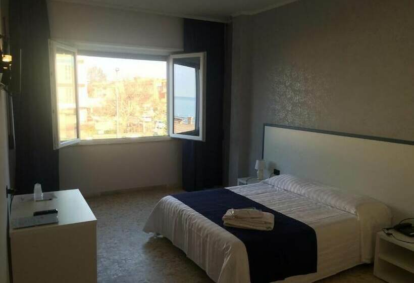 스탠다드 룸, Alex & Lorenz