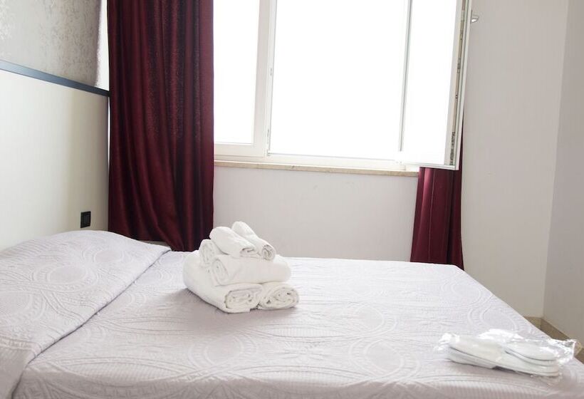 4인용 스탠다드 룸, Alex & Lorenz