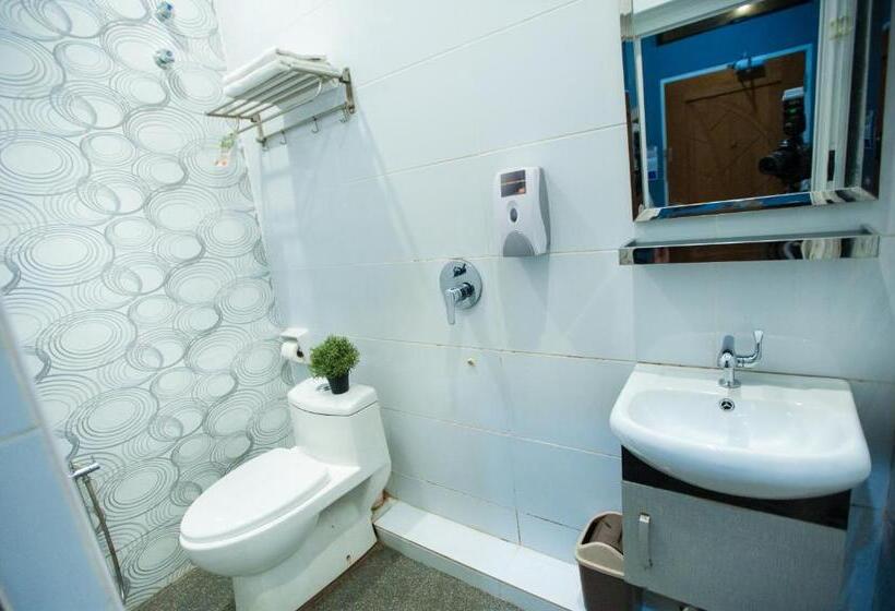 豪华三人间, Dj Citi Inn