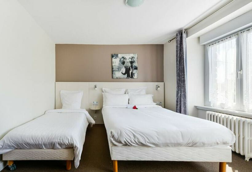 اتاق استاندارد سه نفره, Restaurant La Maison