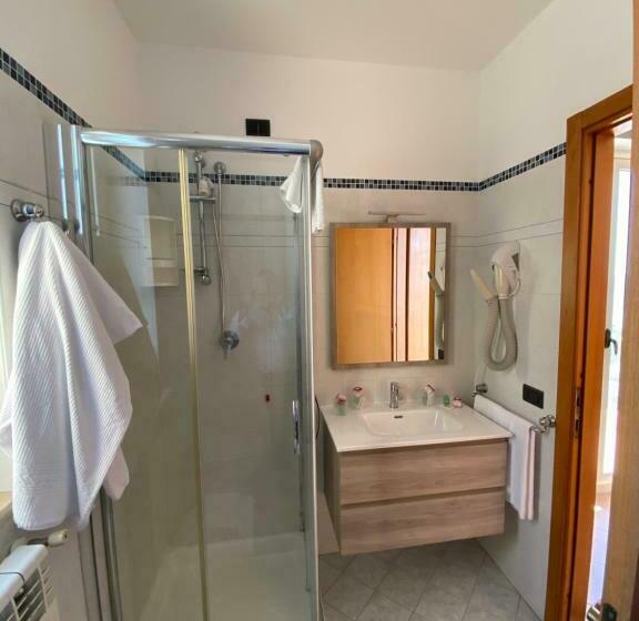 Triple Room Sea View, Lion S