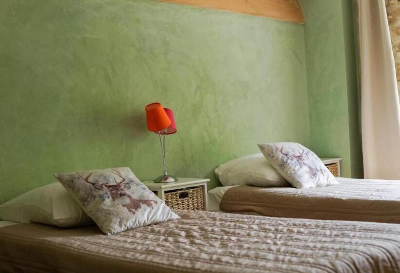 חדר משפחתי, Logis Hôtel Restaurant Le Domaine De L Eau Vive