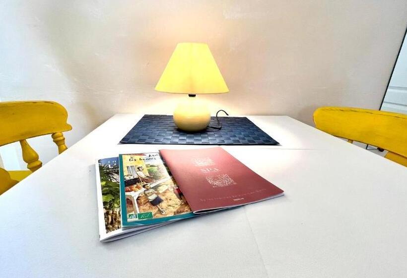 חדר דלוקס, Logis Hôtel Restaurant Le Domaine De L Eau Vive