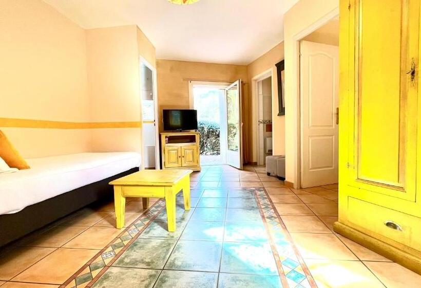 デラックスルーム, Logis Hôtel Restaurant Le Domaine De L Eau Vive