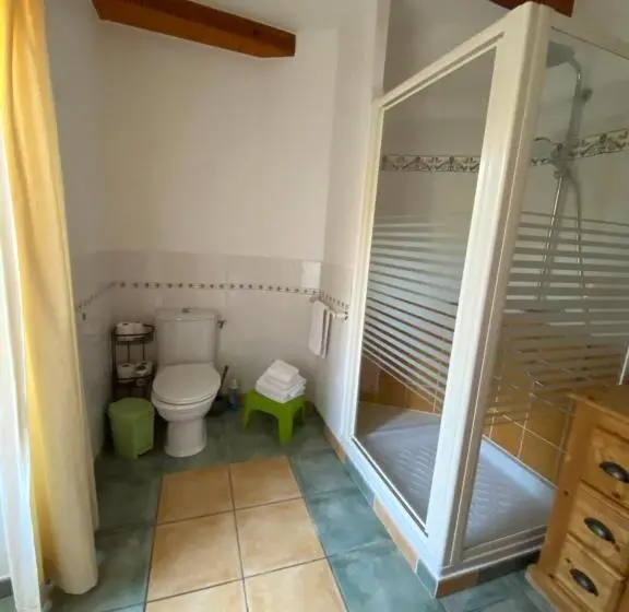 ３ベッドルームアパートメント, Logis Hôtel Restaurant Le Domaine De L Eau Vive