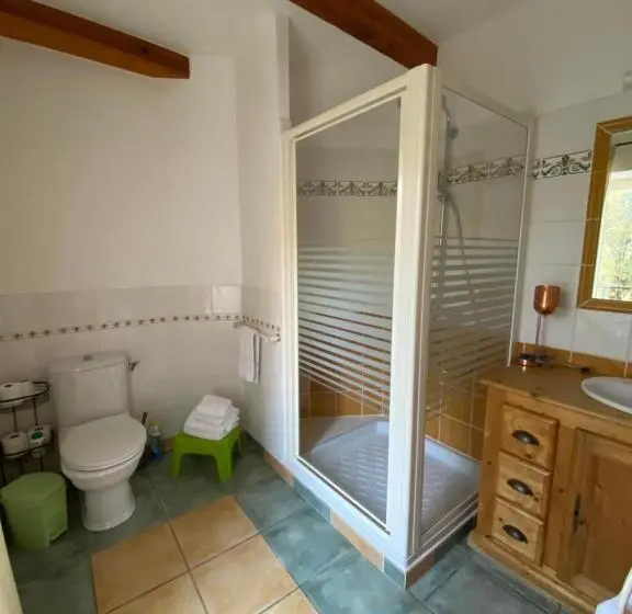 ３ベッドルームアパートメント, Logis Hôtel Restaurant Le Domaine De L Eau Vive
