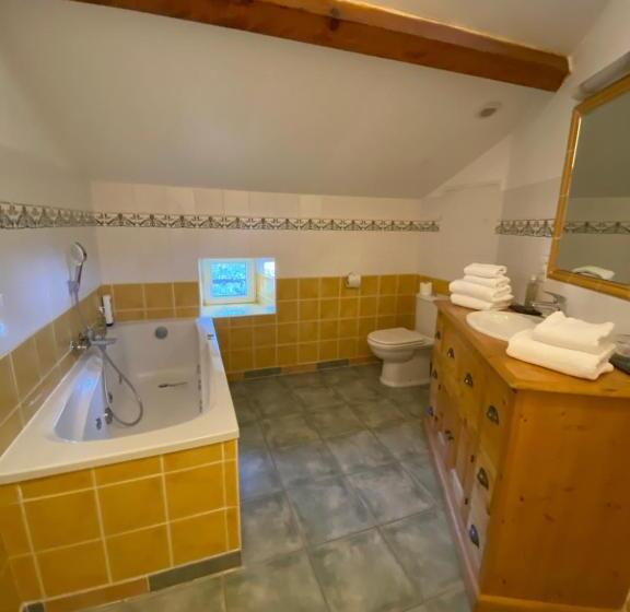 דירת שלושה חדרים, Logis Hôtel Restaurant Le Domaine De L Eau Vive