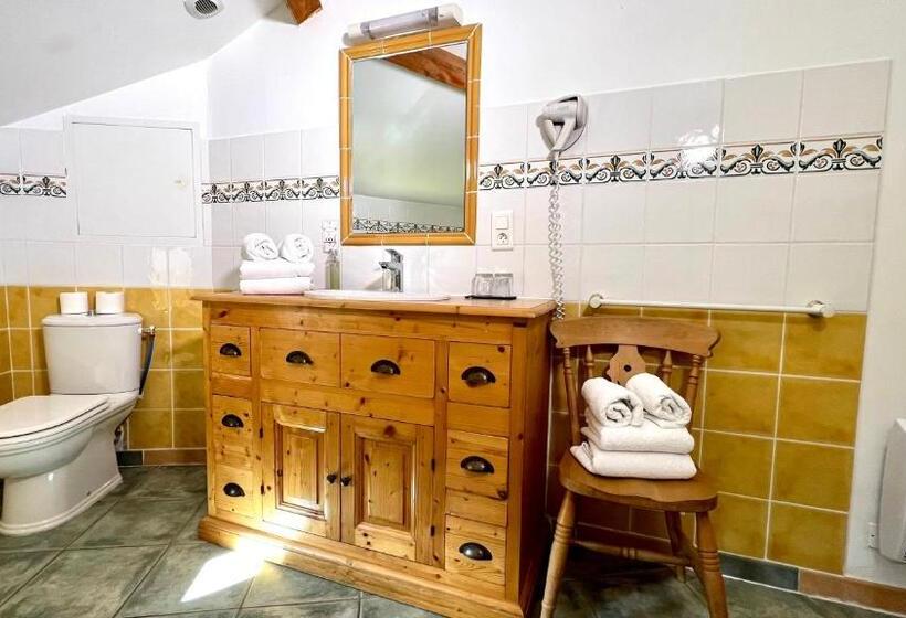 דירת שלושה חדרים, Logis Hôtel Restaurant Le Domaine De L Eau Vive