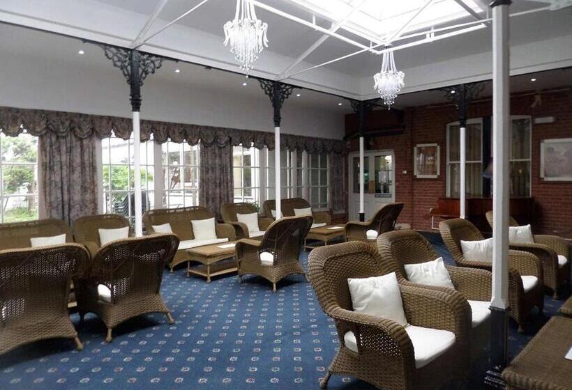 اتاق خانوادگی, Royal