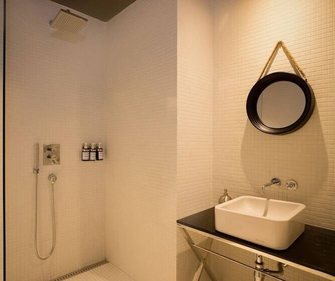 غرفة قياسية, Trang Blue