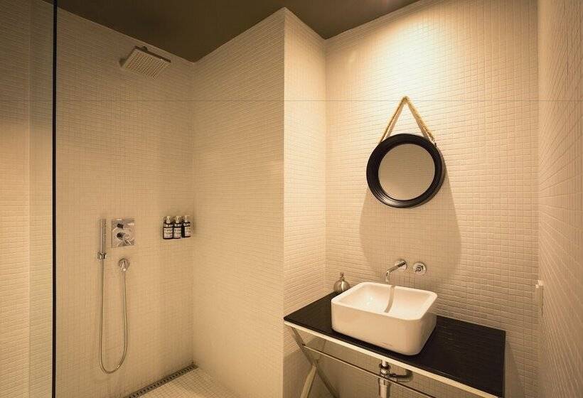 غرفة قياسية, Trang Blue