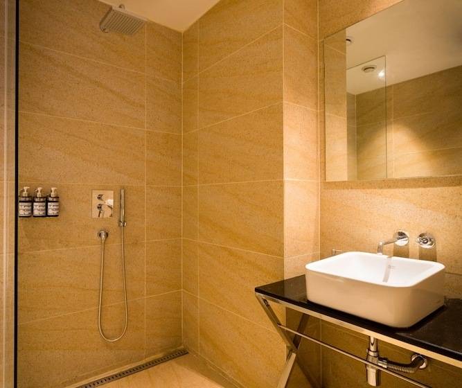 غرفة قياسية, Trang Blue