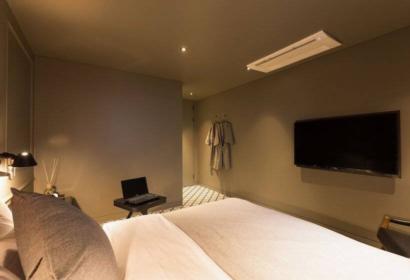 غرفة قياسية, Trang Blue