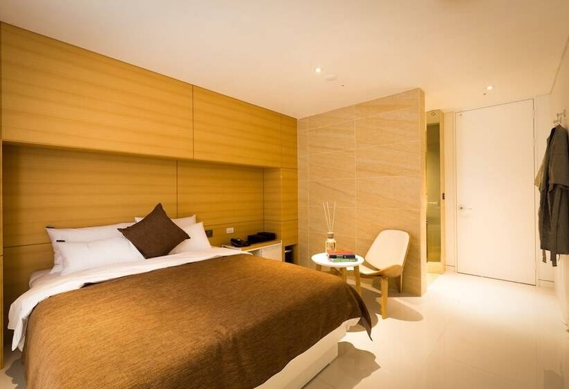 غرفة قياسية, Trang Blue