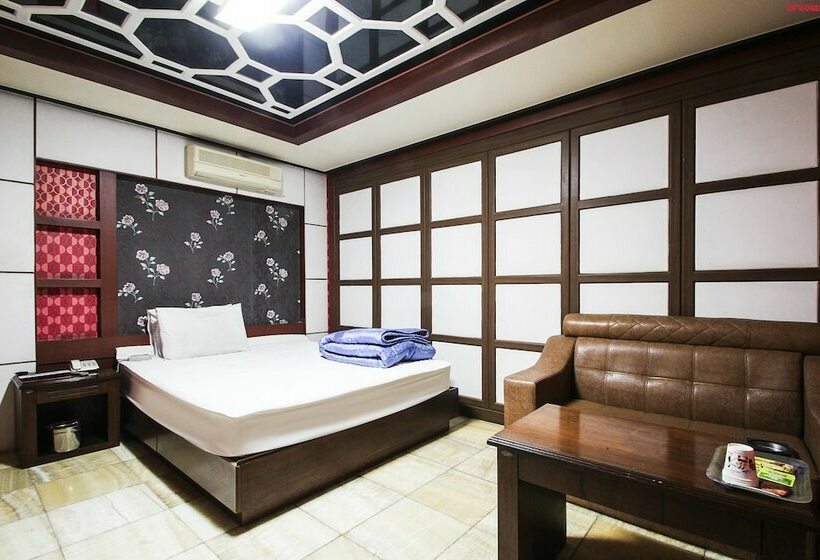 اتاق استاندارد, Plus Motel