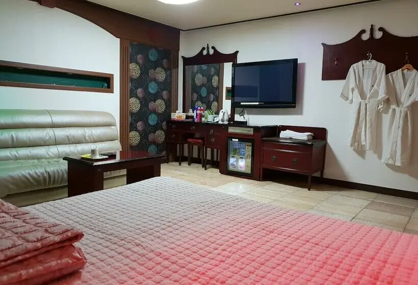 اتاق استاندارد, Plus Motel