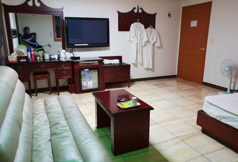 اتاق استاندارد, Plus Motel