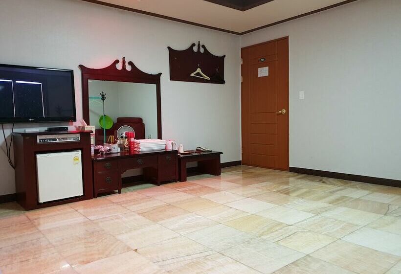 اتاق استاندارد, Plus Motel