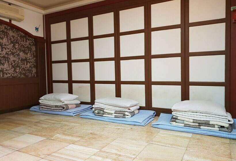 اتاق استاندارد, Plus Motel