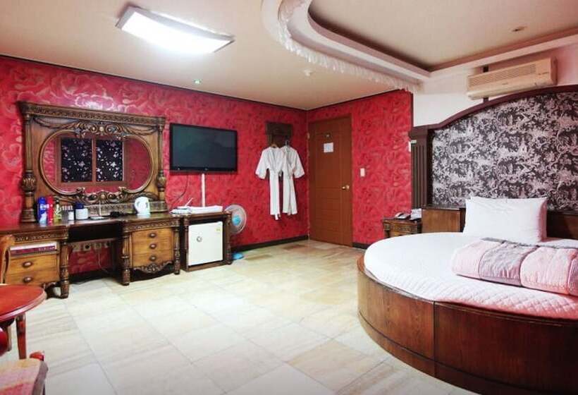 اتاق استاندارد, Plus Motel