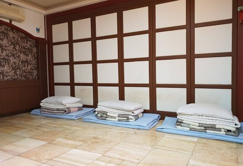 اتاق استاندارد, Plus Motel