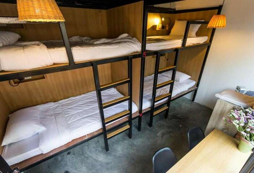 Кровать в Общей Комнате, Z S Hostel At Tha Phae Gate