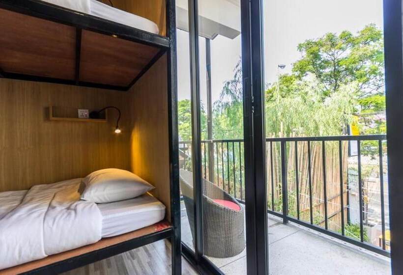 Кровать в Общей Комнате, Z S Hostel At Tha Phae Gate