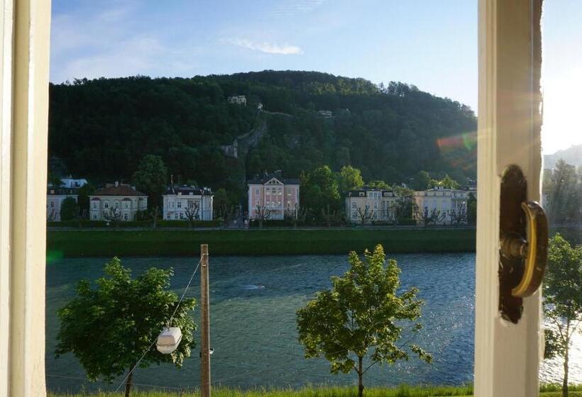 Standardzimmer mit Flussausblick, Sarah S Altstadt Oase Salzburg