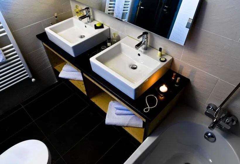 Standard Kolmen Hengen Huone, Chalet Les Rhodos