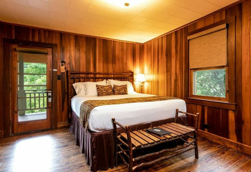 小室, Historic Tapoco Lodge