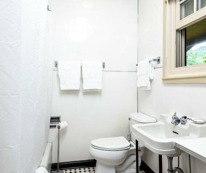 小室, Historic Tapoco Lodge