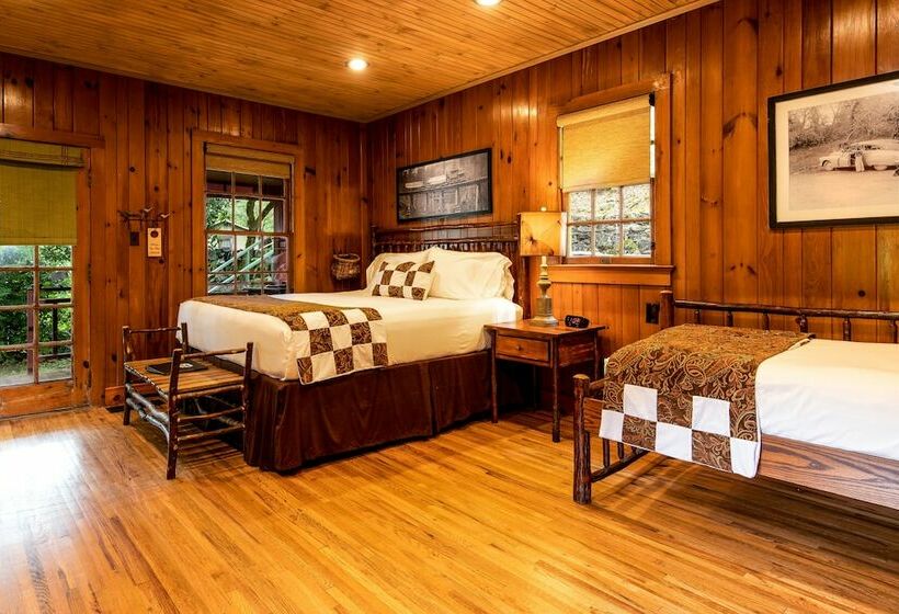 小室, Historic Tapoco Lodge