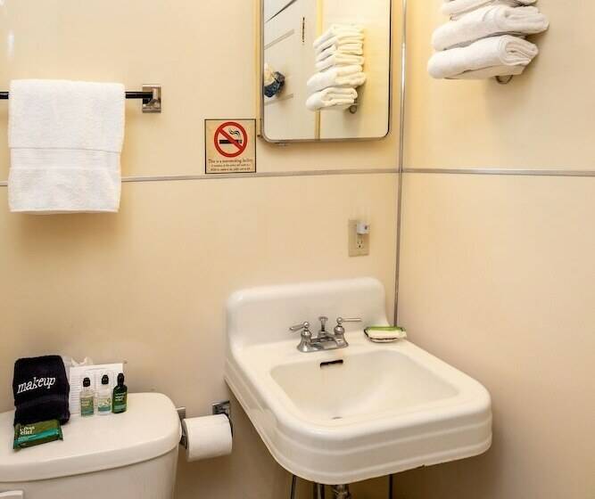 小室, Historic Tapoco Lodge