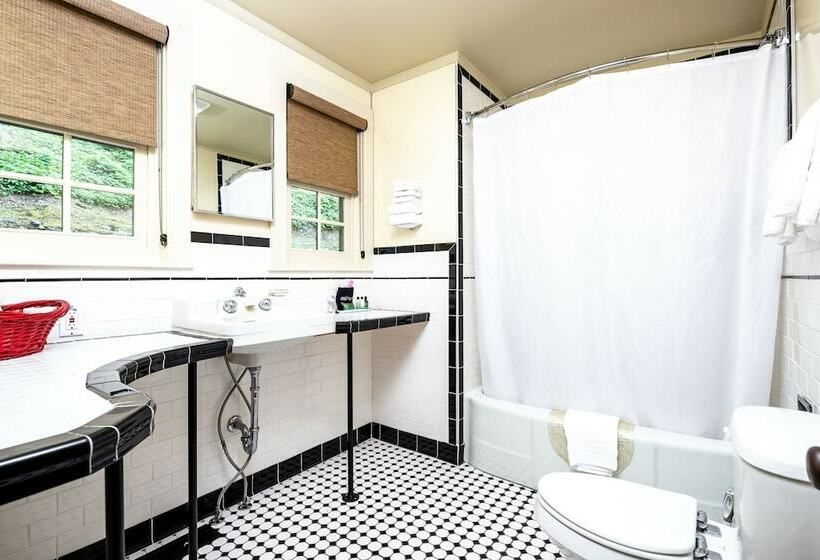 小室, Historic Tapoco Lodge