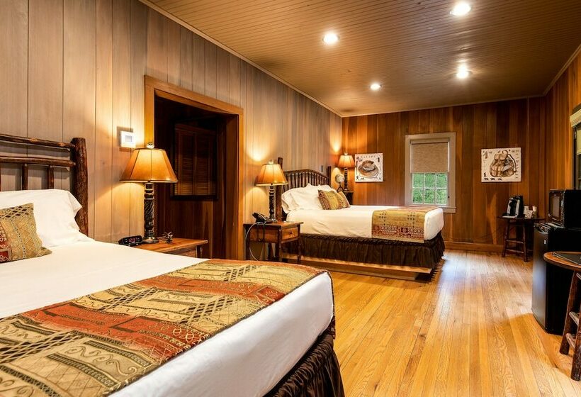 小室, Historic Tapoco Lodge