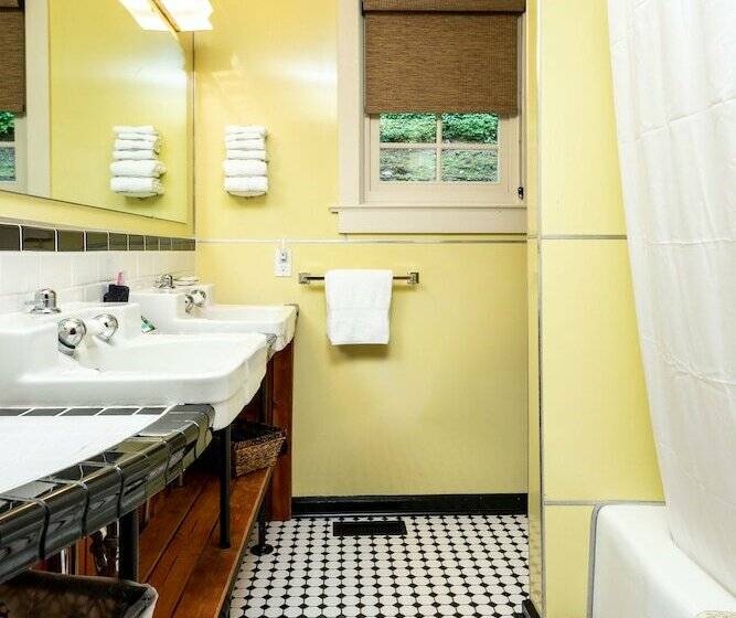 小室, Historic Tapoco Lodge