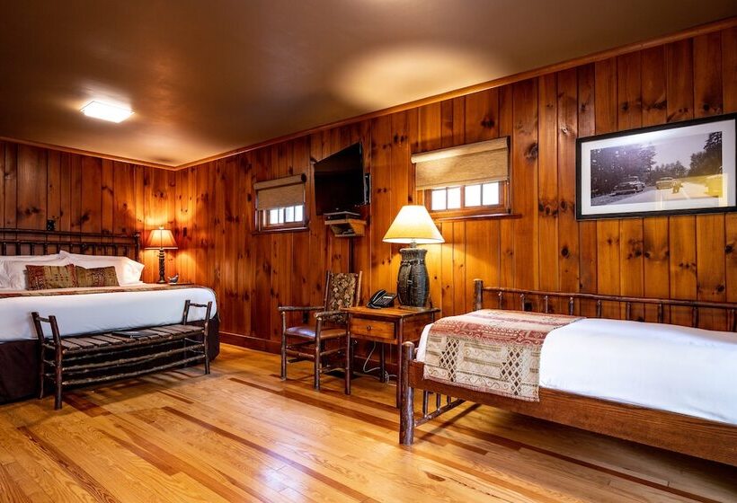 小室, Historic Tapoco Lodge